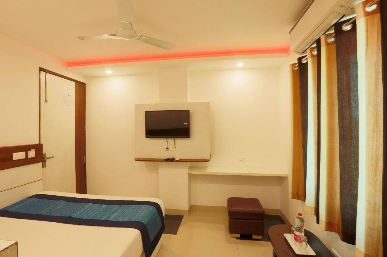 Hotel Ark Wood Nueva Delhi Exterior foto